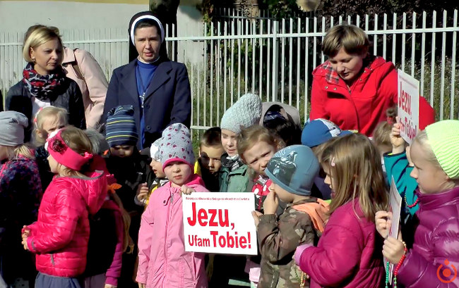 Koronka na ulicach miast świata 2017 w parafii jezuitów w Łodzi