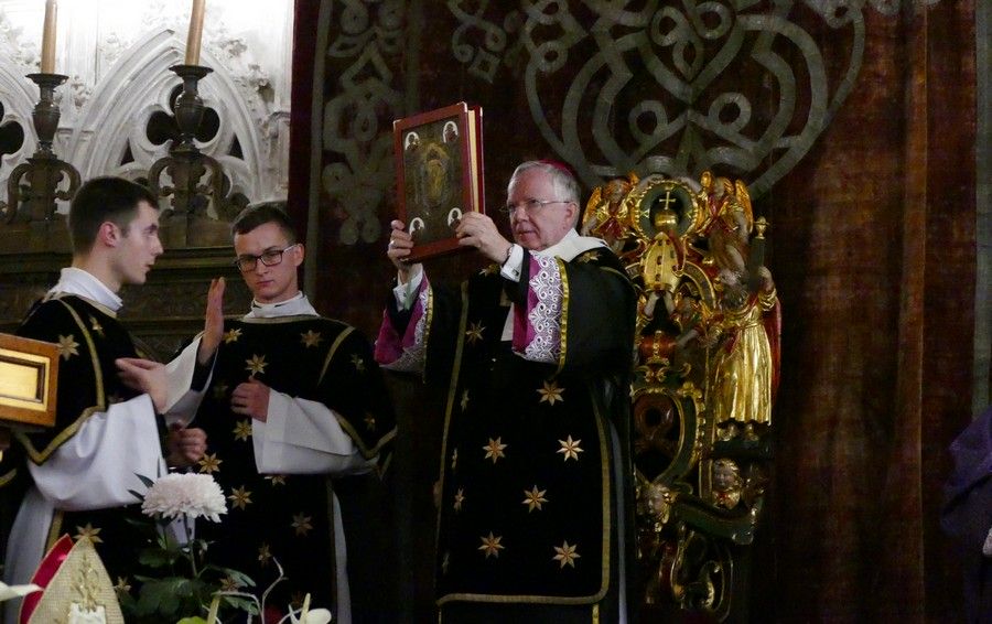 Dzień Zaduszny na Wawelu udziałem krakowskich biskupów - 2 listopada 2017