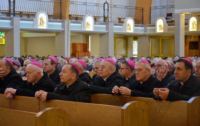 Koronka do Bożego Miłosierdzia z udziałem Episkopatu Polski w Sanktuarium Matki Bożej Latyczowskiej w Lublinie – 14 października 2017